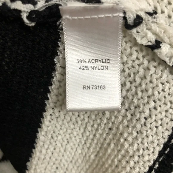 Cable & Gauge Striped Sleeveless Knit Sweater Tank - Picture 7 of 9